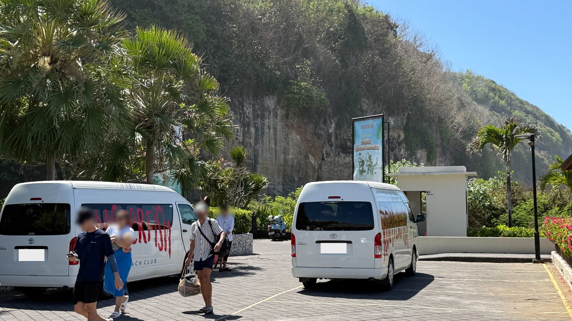 Roosterfish Beach Clubに到着。ホテルからはシャトルバスで約30分でした