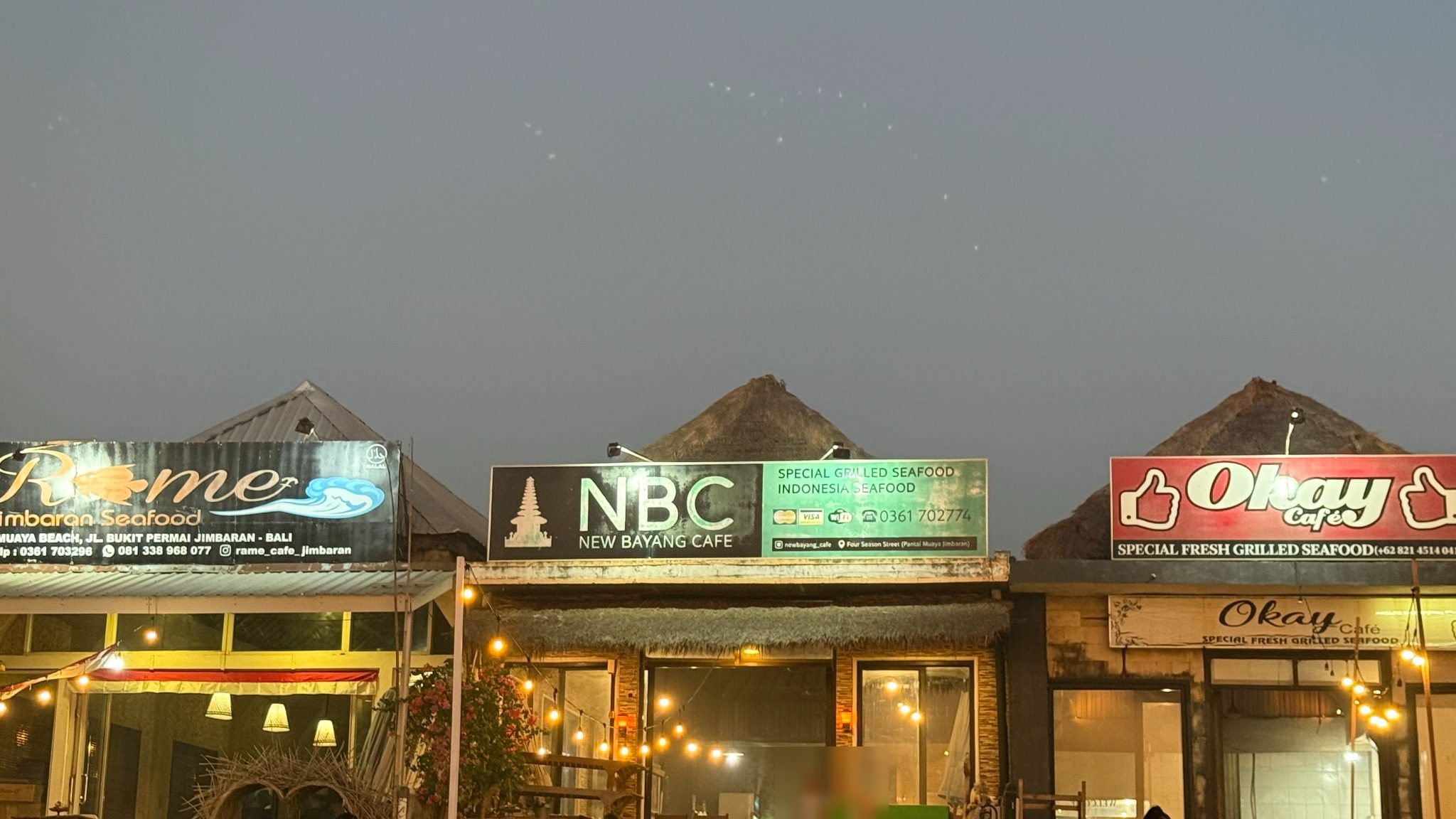 中央の「NBC/NEW BAYANG CAFE」が今回訪れたお店